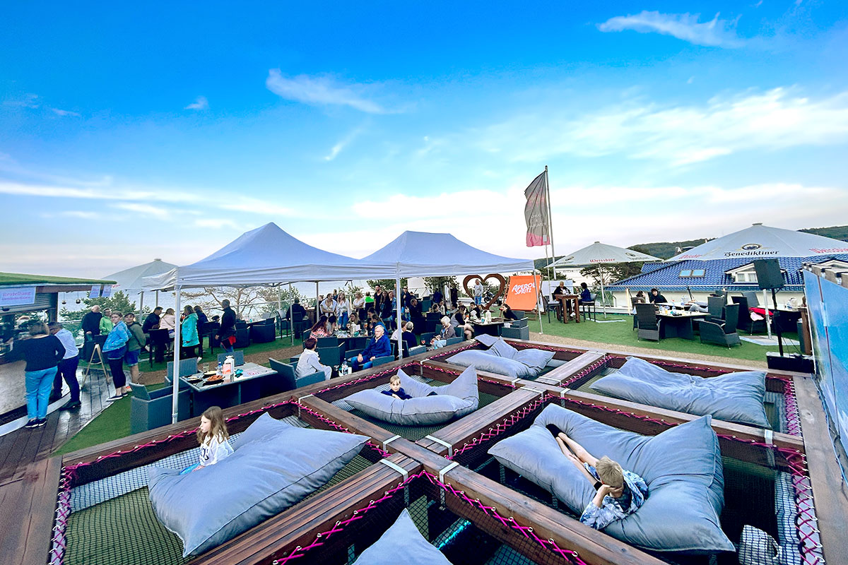 Genießen. Entspannen. Feiern. Dafür steht die Arkona Sky Bar