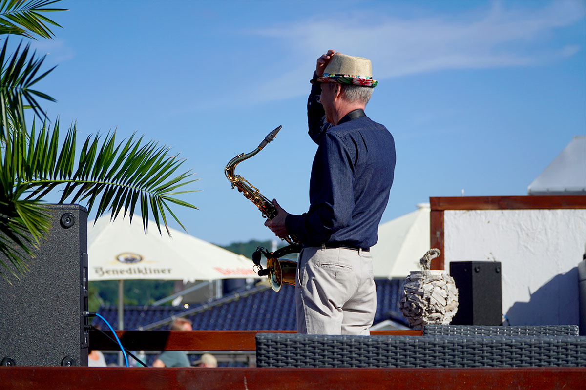 Chillen steht bei der Arkona Sky Bar im Vordergrund